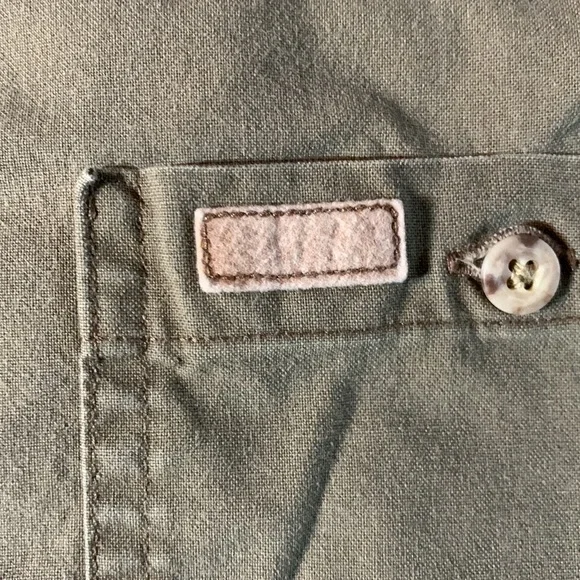 Men’s Carhartt brown, short sleeve, button up shirt.  Pockets on chest.  Size L - Picture 4 of 8